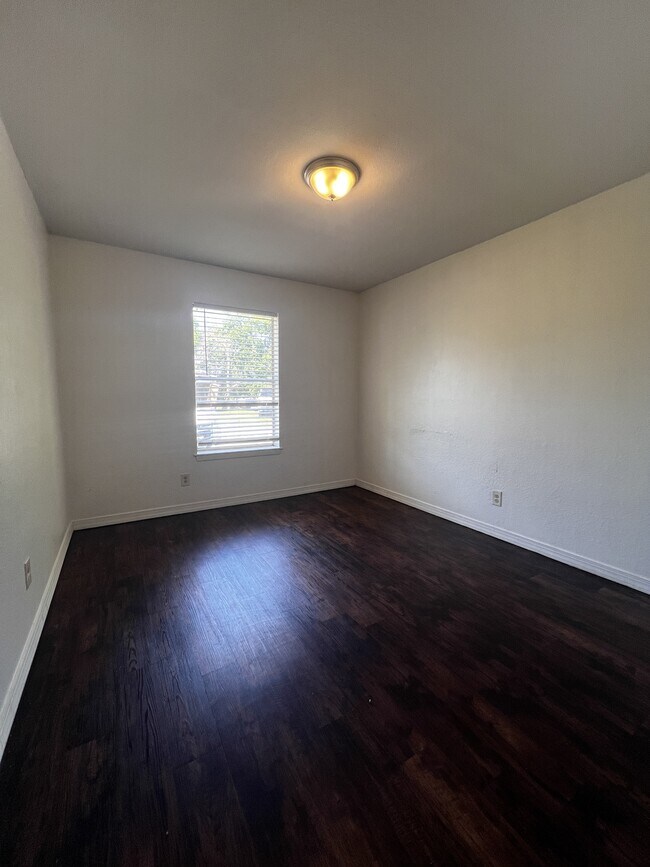 Building Photo - 14409 Pine St