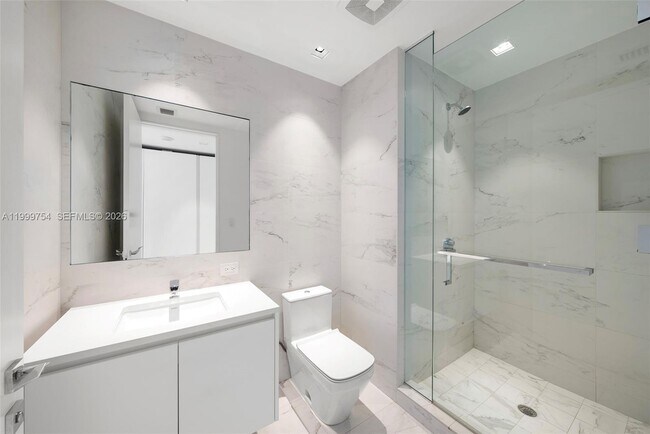 Building Photo - 1000 Biscayne Blvd