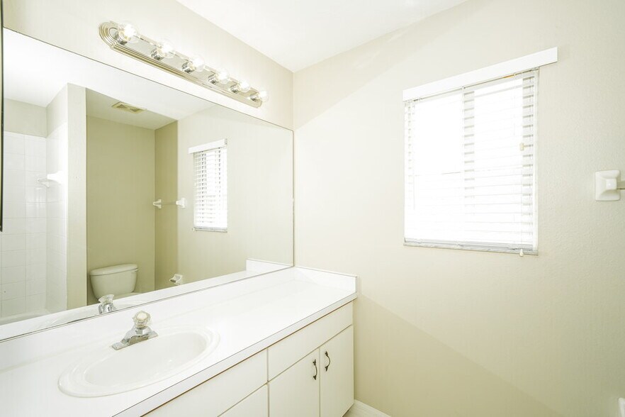 Building Photo - 30703 Tremont Dr