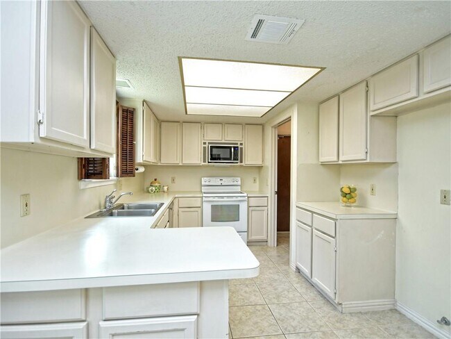 Building Photo - 11502 Toledo Dr