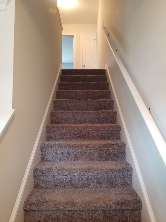 Building Photo - Tavern Grove Subdivision - End Unit Townhouse