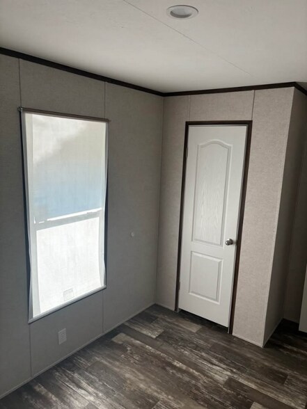 Building Photo - 308 N Main St