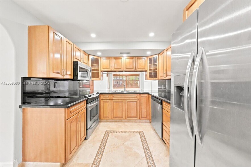 Building Photo - 2301 Tequesta Ln