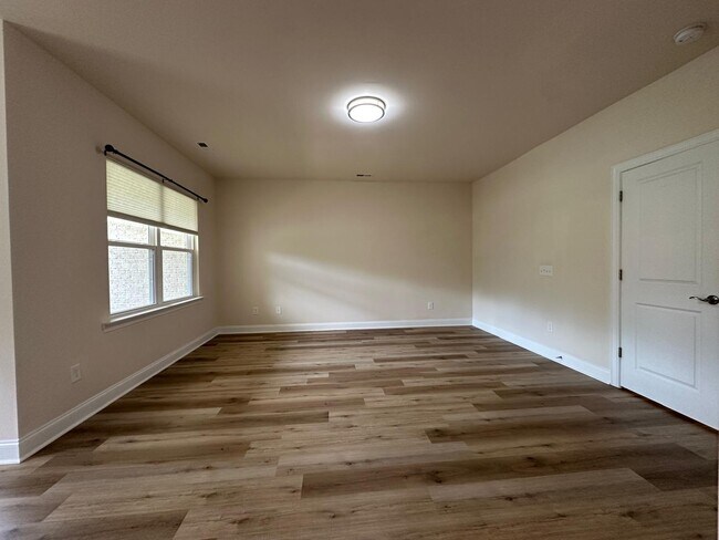 Building Photo - 120 Heathbrook Ln