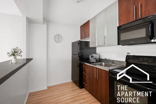 Building Photo - 3130 N Lake Shore Dr