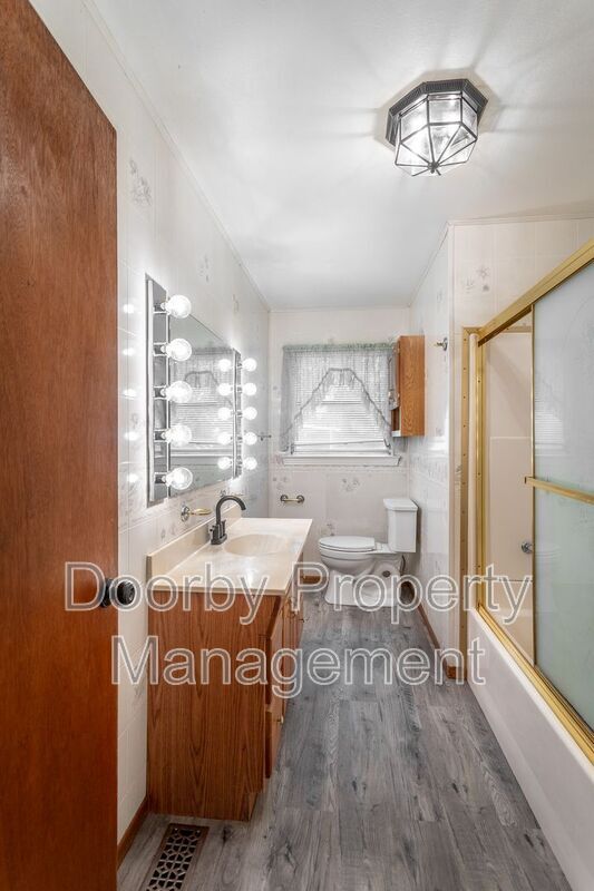 Building Photo - 186 Greens Lake Cir