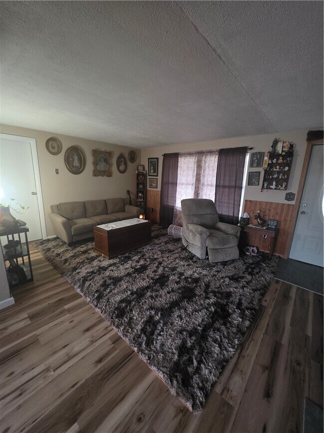 Building Photo - 1190 Kent Rd