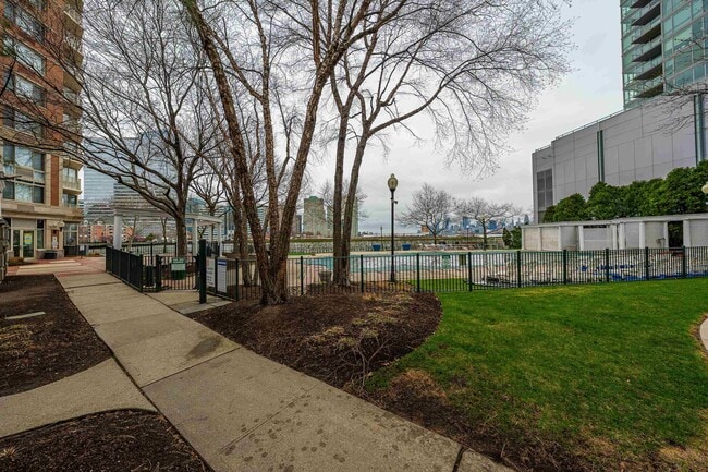 Building Photo - 20 2nd St