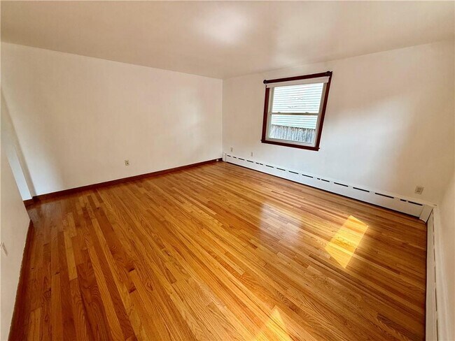 Building Photo - 25 Thurston Ave