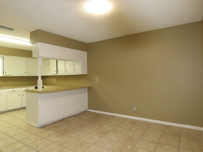 Building Photo - 11782 S Hillcreek Rd