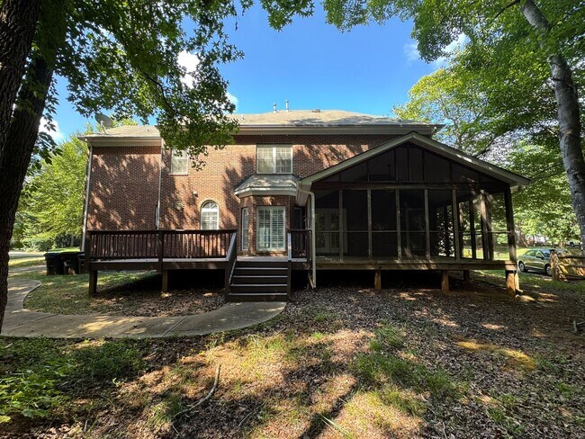 Building Photo - 7127 Weddington Brook Dr