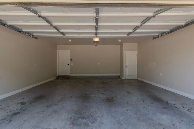 Building Photo - 537 N Salem Rd