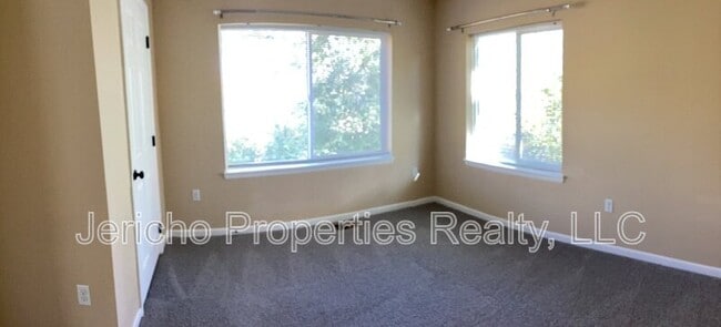 Building Photo - 5958 S Lakeview St