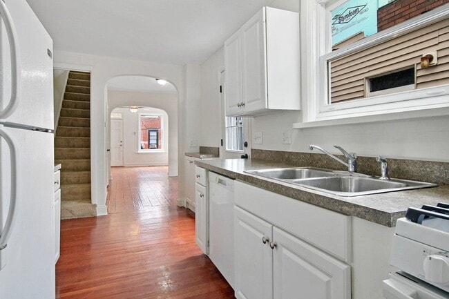 Building Photo - Coming Soon - Charming 3 Bedroom, 1.5 Bath...