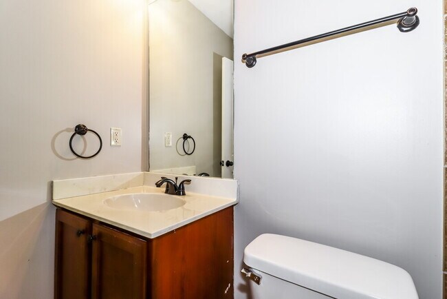 Building Photo - 6885 Lagrange Grove Dr