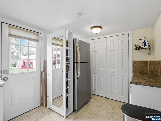 Building Photo - 197 Fairview Ave