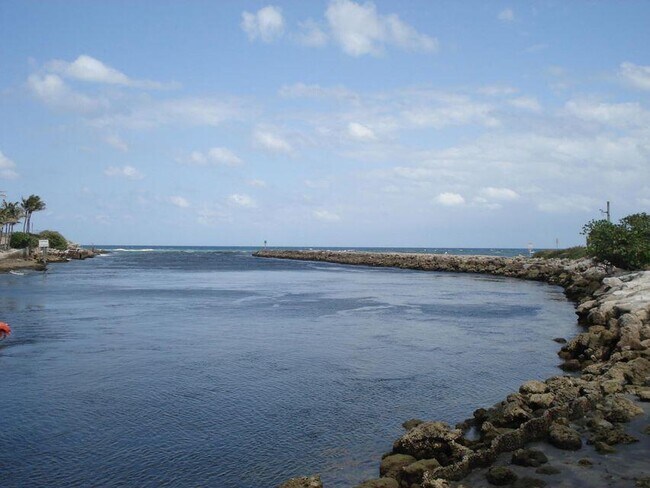 Building Photo - 950 Ponce De Leon Rd