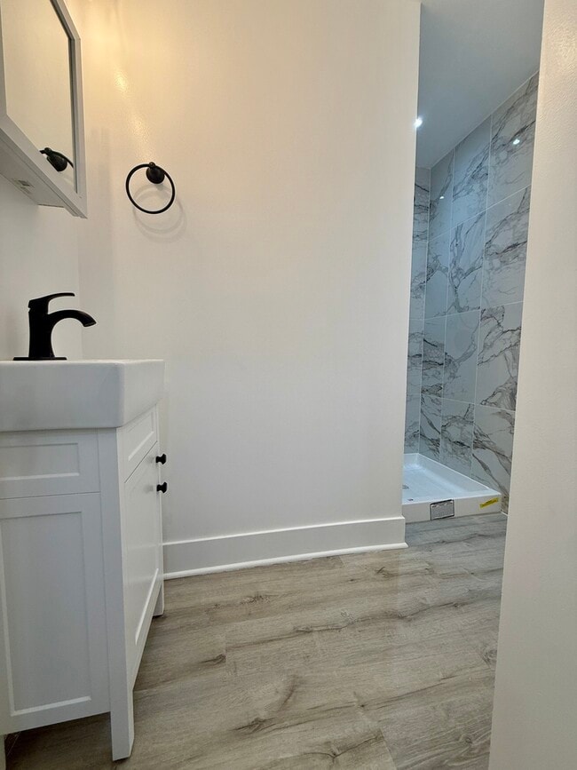 Building Photo - 3221 S May St