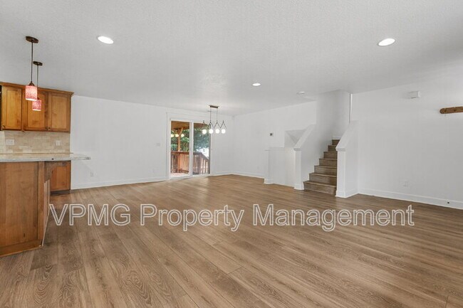 Building Photo - 16704 NE 29th Ave