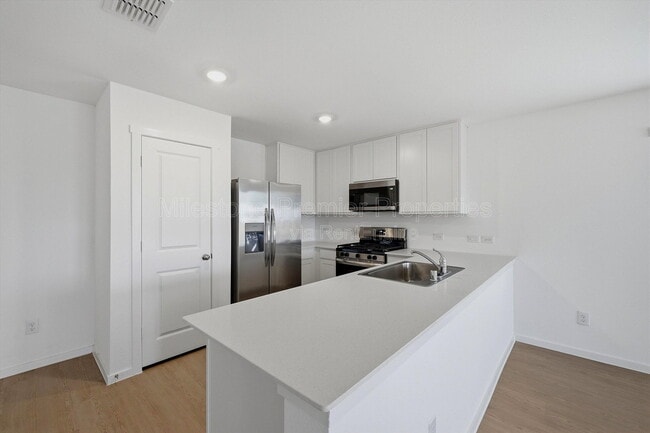 Building Photo - 3719 Longleaf Dr