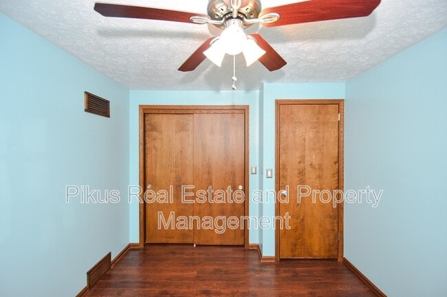 Building Photo - 1932 Otterbin St