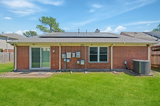 Building Photo - 9915 Villa Verde Dr