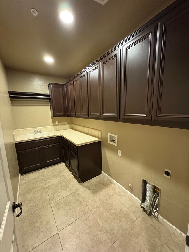 Building Photo - SE Visalia home coming soon!