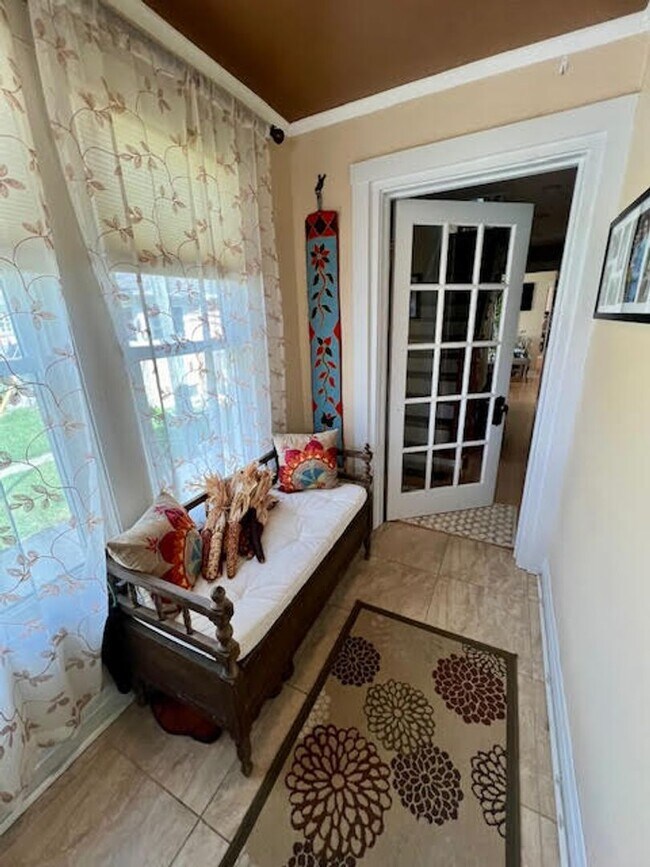Building Photo - Fully Furnished Beautifully Restored Vinta...