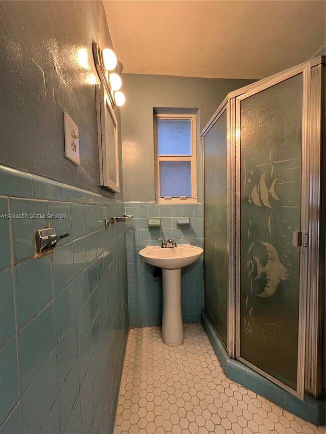 Building Photo - 820 SW 31st Ave