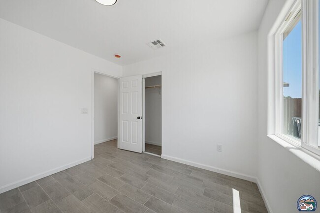 Building Photo - 1077 Wozencraft St
