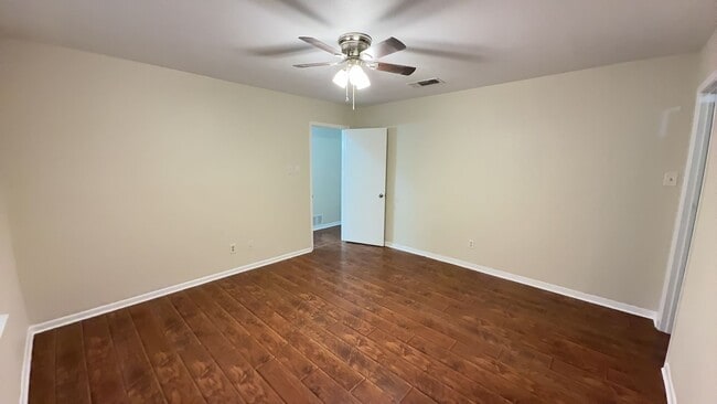 Building Photo - Newly upgraded 3-bedroom by City Park!