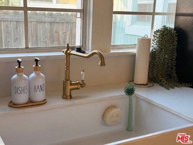 Building Photo - 510 N St Andrews Pl