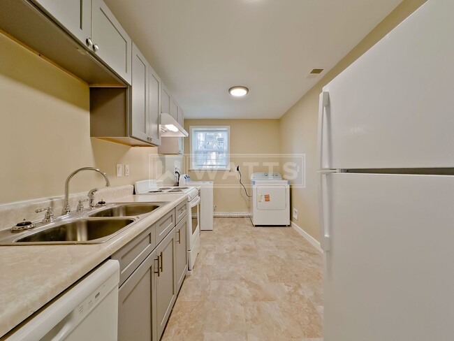 Building Photo - 1022 28th Pl S