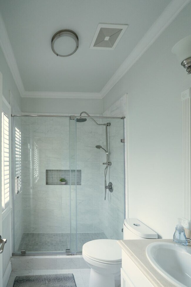 Building Photo - 8240 Sheffield Rd