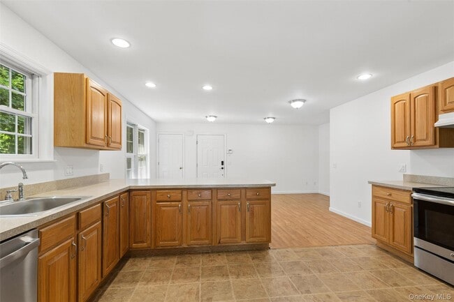 Building Photo - 415 1st St
