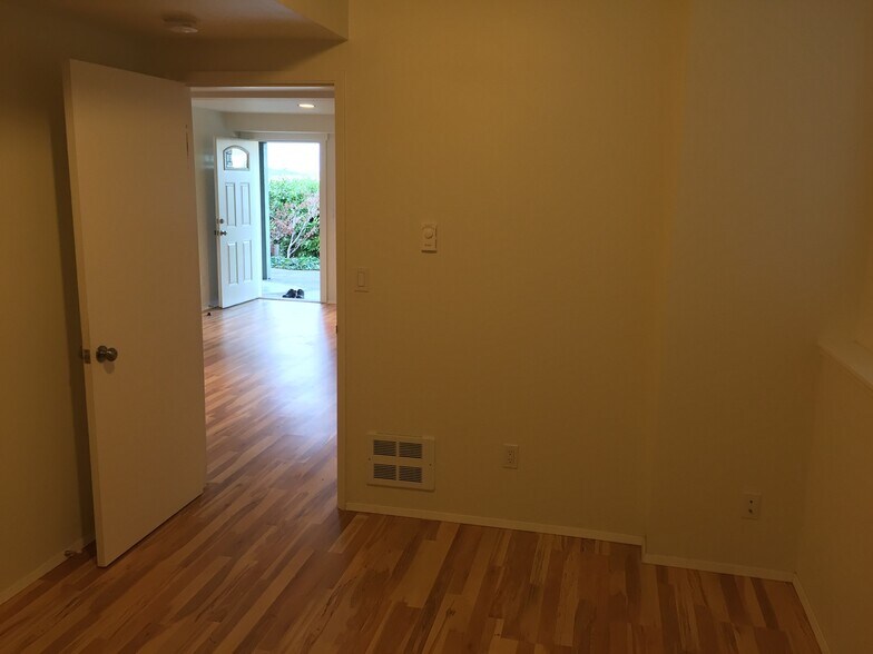 Building Photo - 5728 S Ryan St