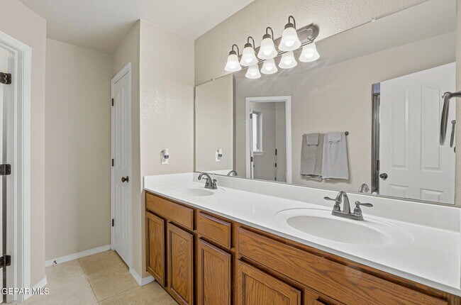 Building Photo - 14383 High Rock Dr