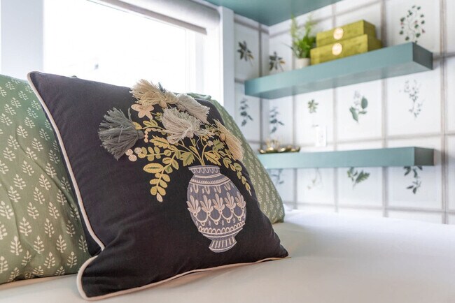 Building Photo - 87 Lucile St