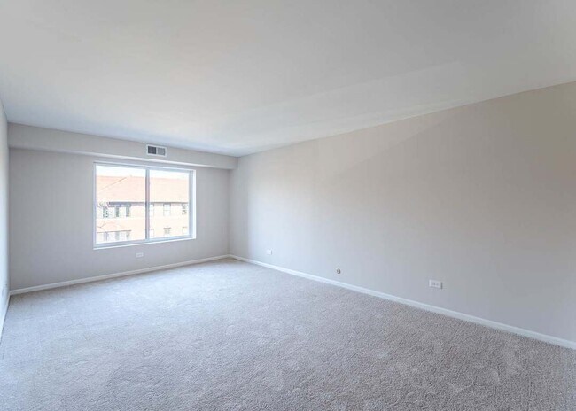 Building Photo - 222 Main St