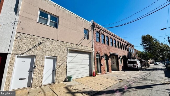 Building Photo - 1925 S Bancroft St