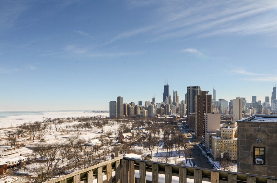 Building Photo - 2000 N Lincoln Park W
