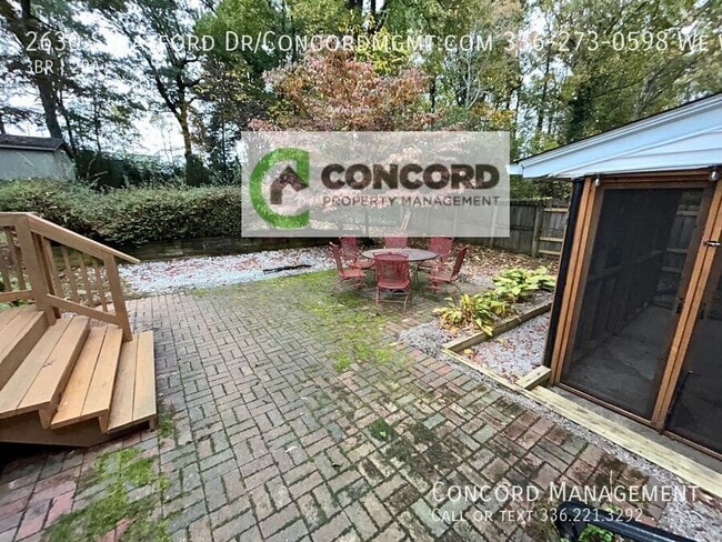 Building Photo - 2630 Stratford Dr