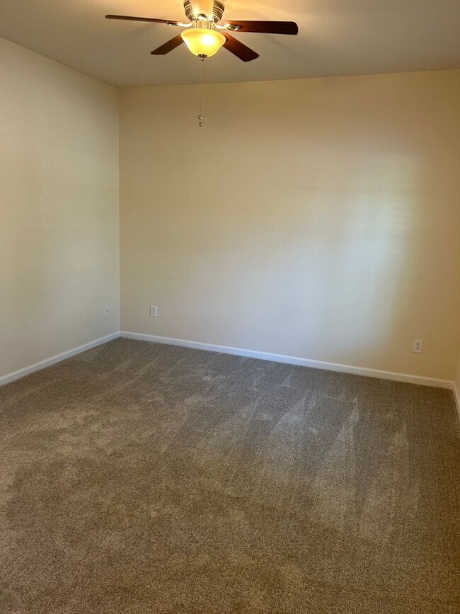 Building Photo - Greenville, 3BD/2.5BA with Loft, 1992SF