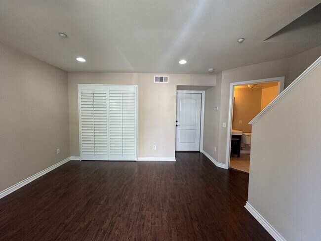 Building Photo - 247 S Arroyo Dr