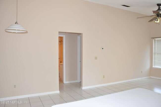Building Photo - 2105 Hovington Cir W