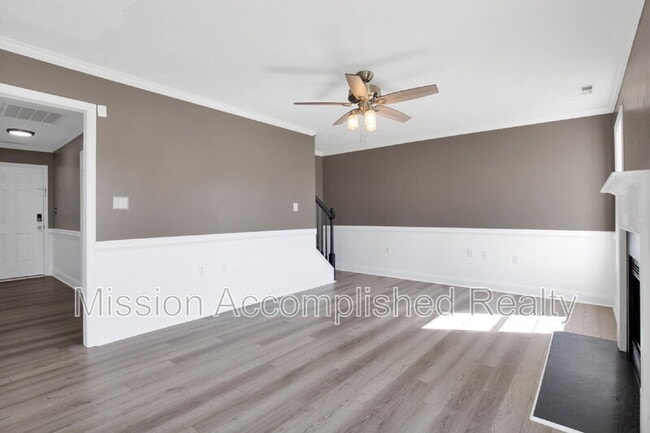 Building Photo - 304 Hawthorn Dr