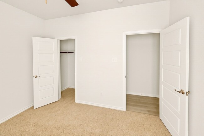 Building Photo - 7505 Paramount Dr
