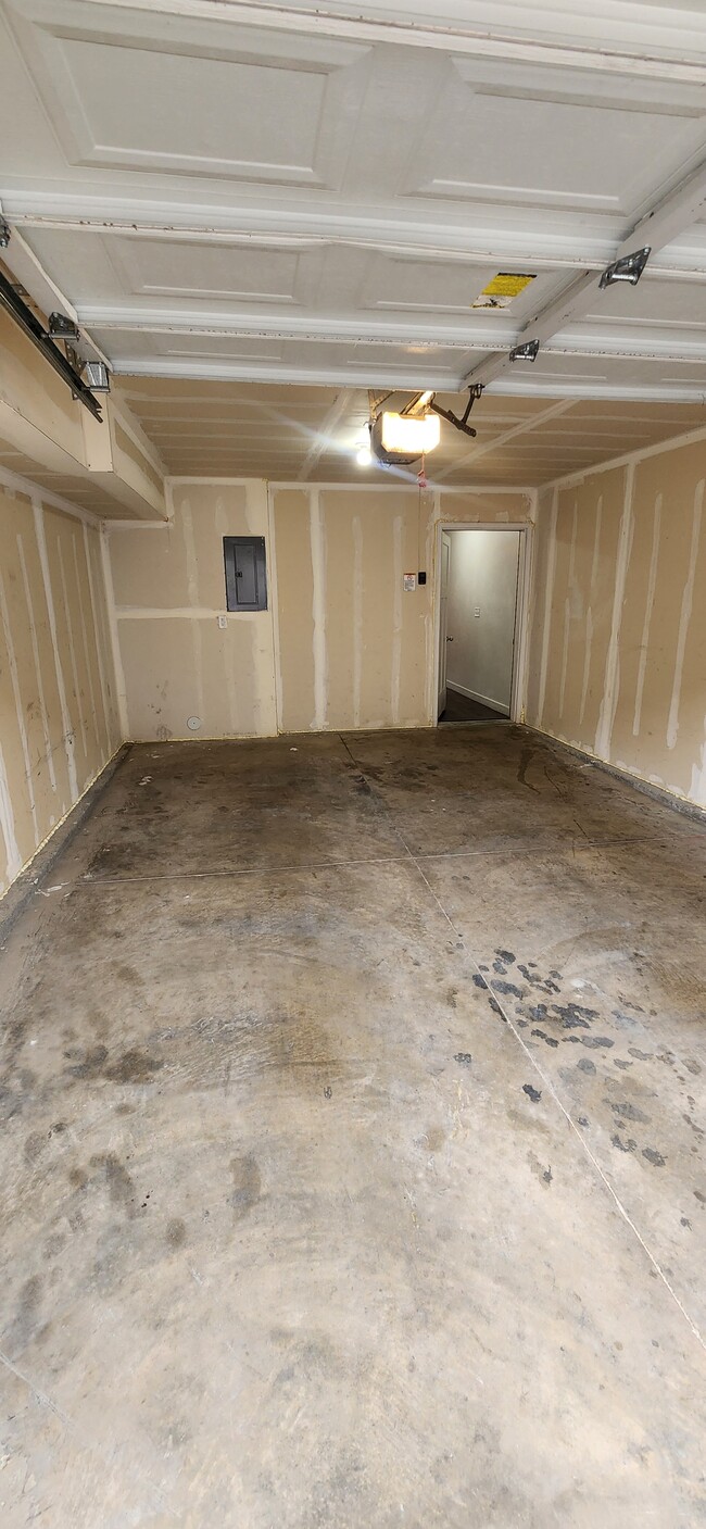 Building Photo - 68 E 700 N