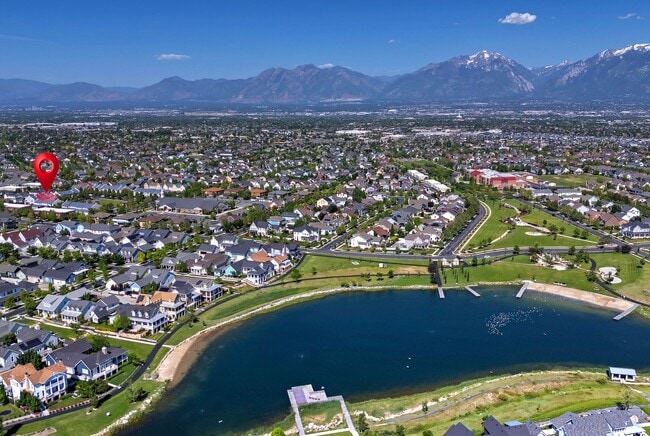 Building Photo - Stunning Daybreak Townhome!  $500 MOVE IN ...
