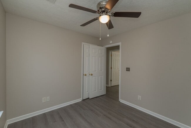 Building Photo - $1,395 - 3 bed/2 bath house for rent, fully renovated!